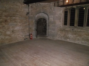 Pengersick Castle bedroom 2 21-04-13 008